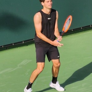 九游体育-弗里茨称IW赛用球是一辈子见过最烂的，ATP拟学习NBA打造球员偶像